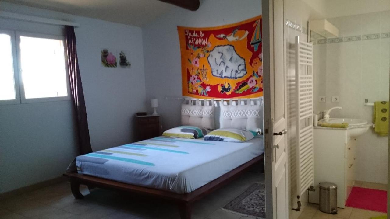 Mas Les Cigales Bed & Breakfast Roaix Bagian luar foto