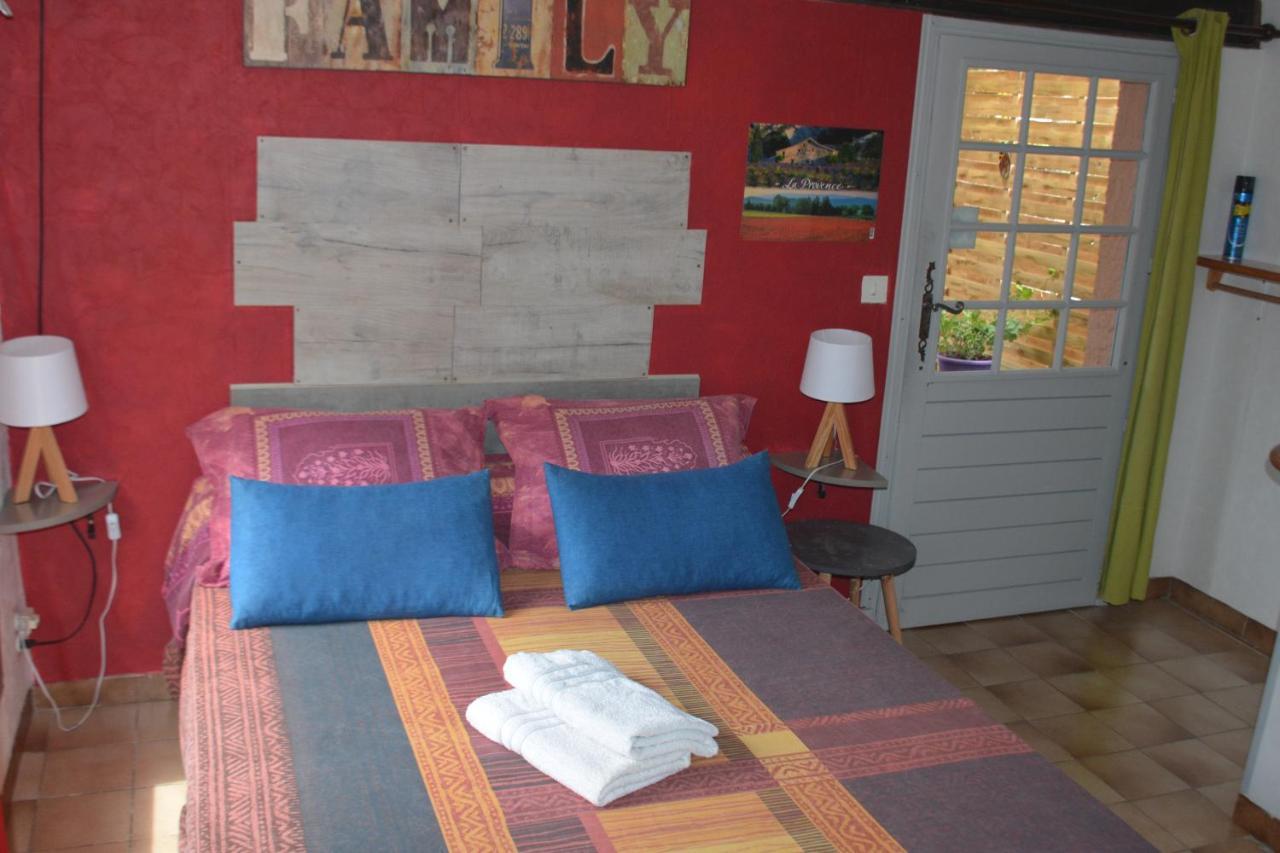 Mas Les Cigales Bed & Breakfast Roaix Bagian luar foto