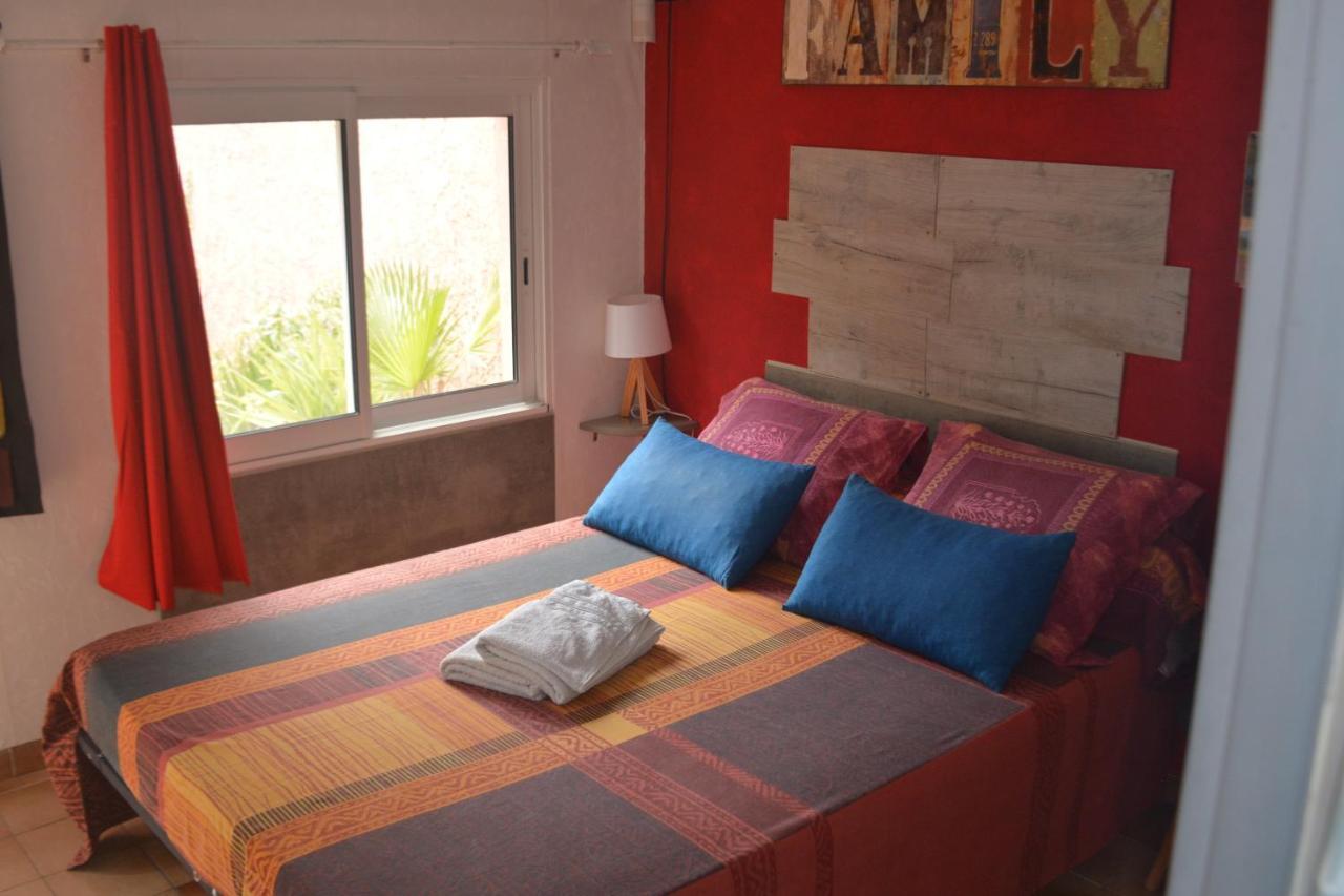 Mas Les Cigales Bed & Breakfast Roaix Bagian luar foto